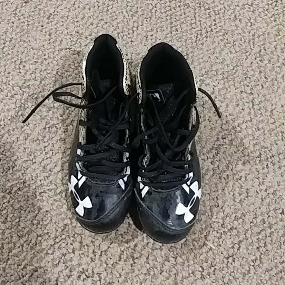 Boys baseball cleats